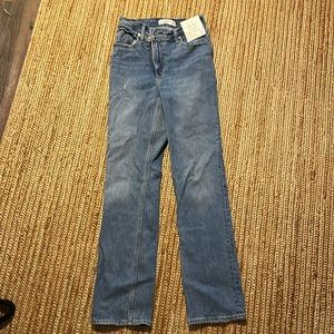 New with tags Abercrombie The 90s Straight ultra high rise jeans size 24